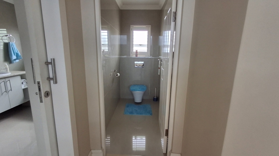3 Bedroom Property for Sale in Boggomsbaai Western Cape